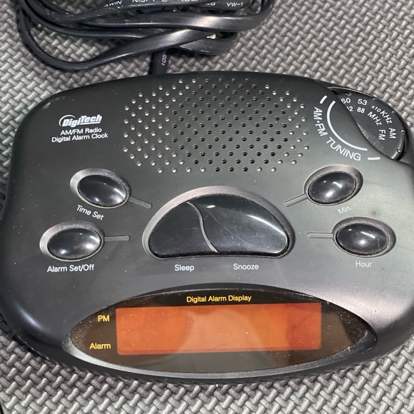 Digitech AM/FM Weather Radio and Digital Alarm Clock (with battery backup). - Picture 2 of 2